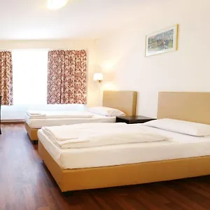 3* Pensión Alpha - Frankfurt Station
