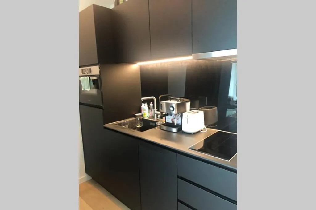 Luxury Skyscraper Apartment With Skyline View Deutschland