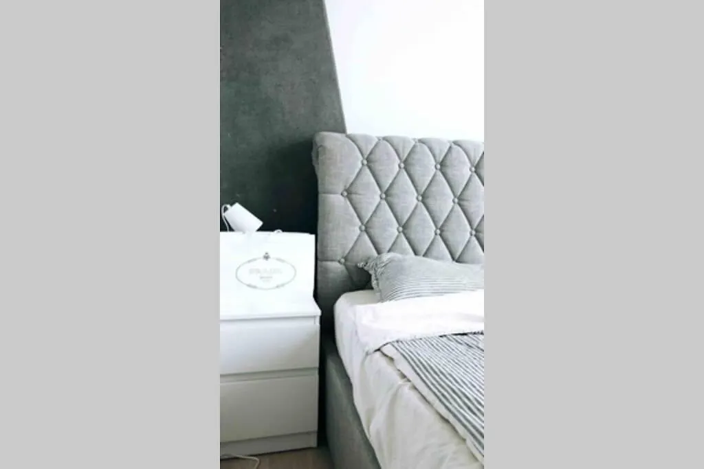 Luxury Skyscraper Apartment With Skyline View  Frankfurt am Main