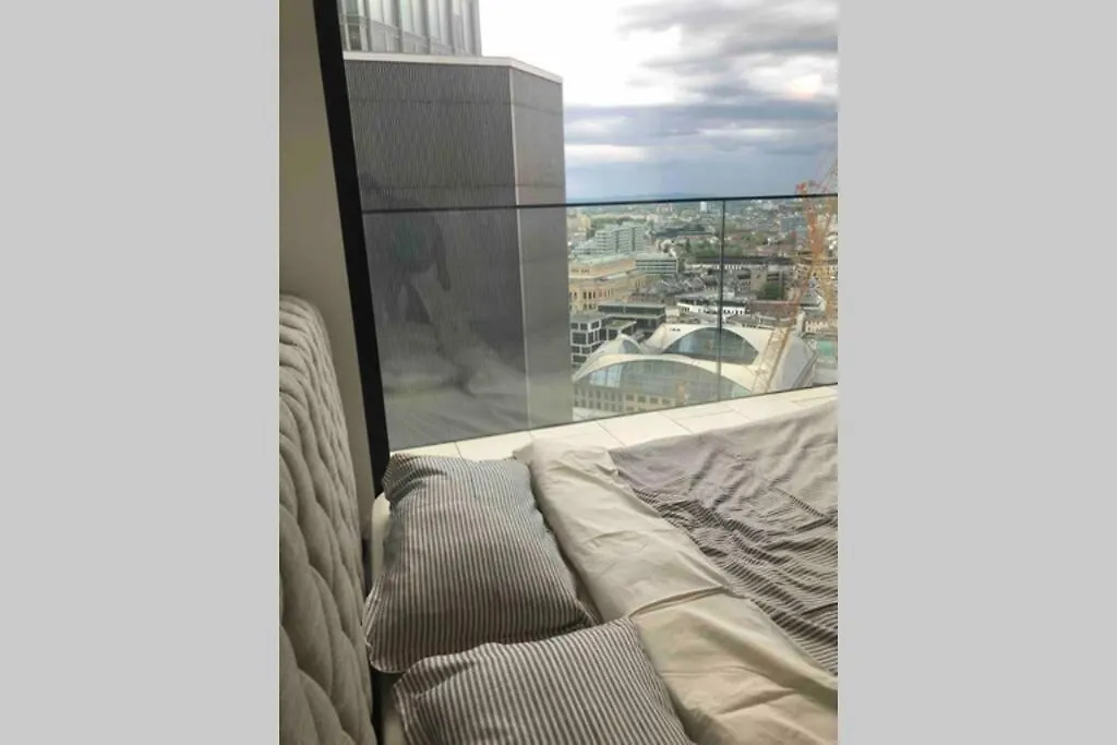 Luxury Skyscraper Apartment With Skyline View Frankfurt am Main